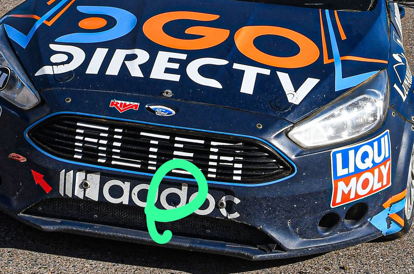 Imagenes de los impactos de bala en el auto de Pernía: WhatsApp Image 2023-11-25 at 13.12.27.jpeg